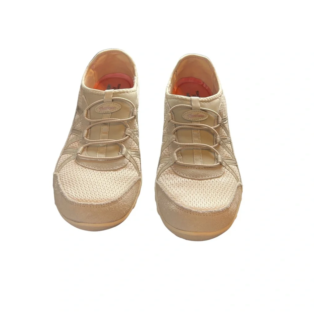 Skechers Women’s Relaxed Fit Memory Foam Sneaker Leather Upper Natural Size 9‎